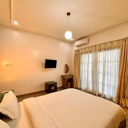 דקר Lighthouse Signature Suites מראה חיצוני תמונה