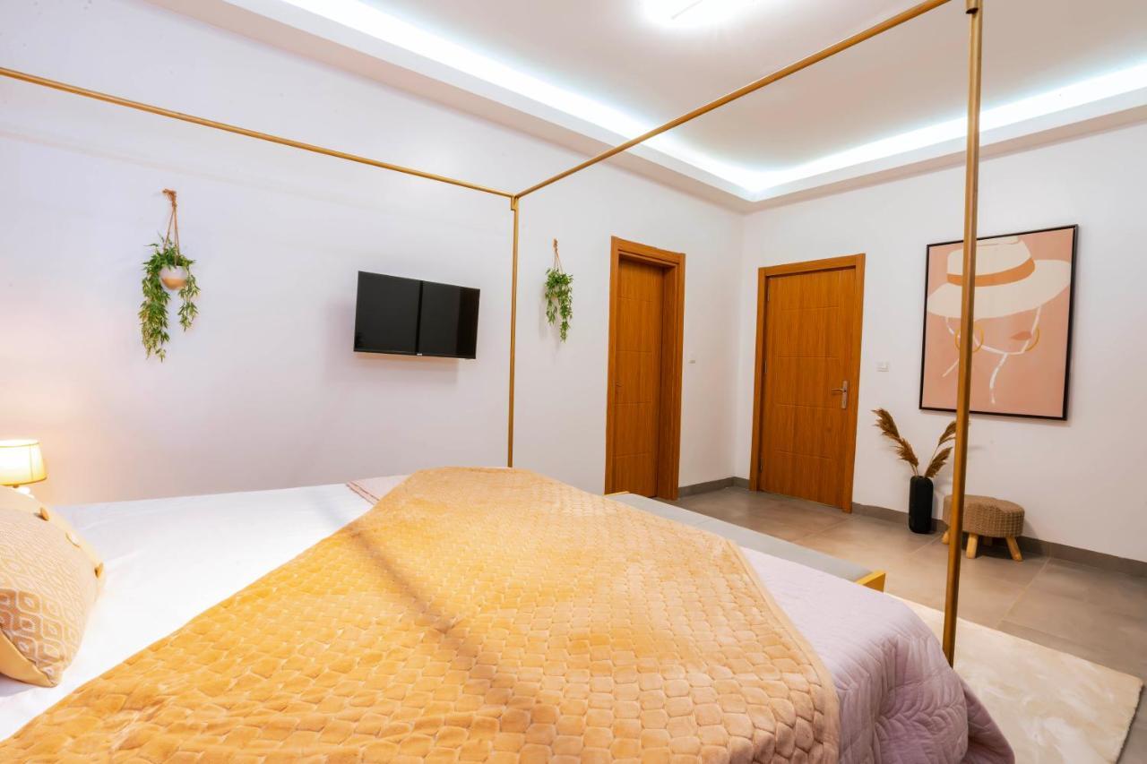 דקר Lighthouse Signature Suites מראה חיצוני תמונה