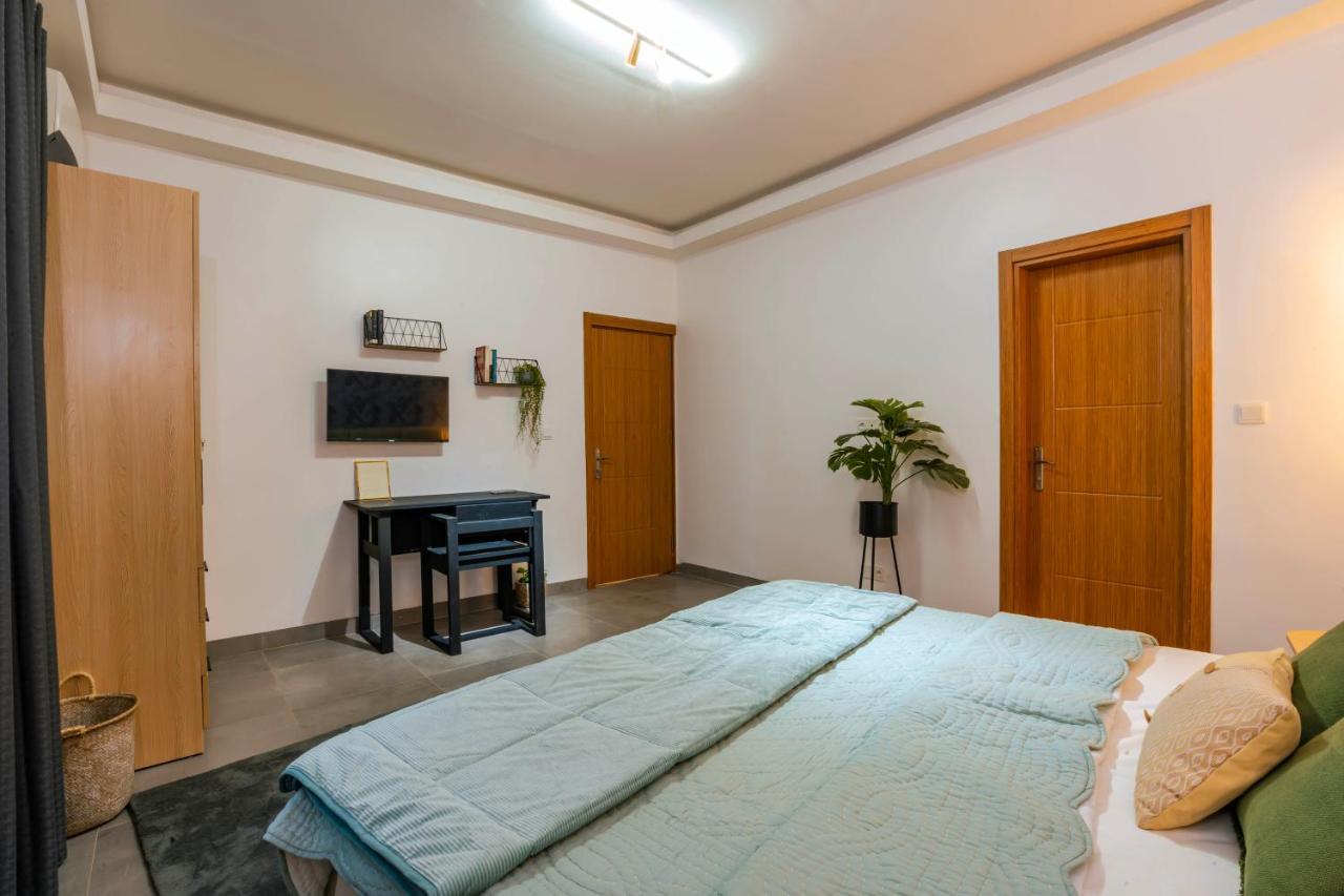 דקר Lighthouse Signature Suites מראה חיצוני תמונה