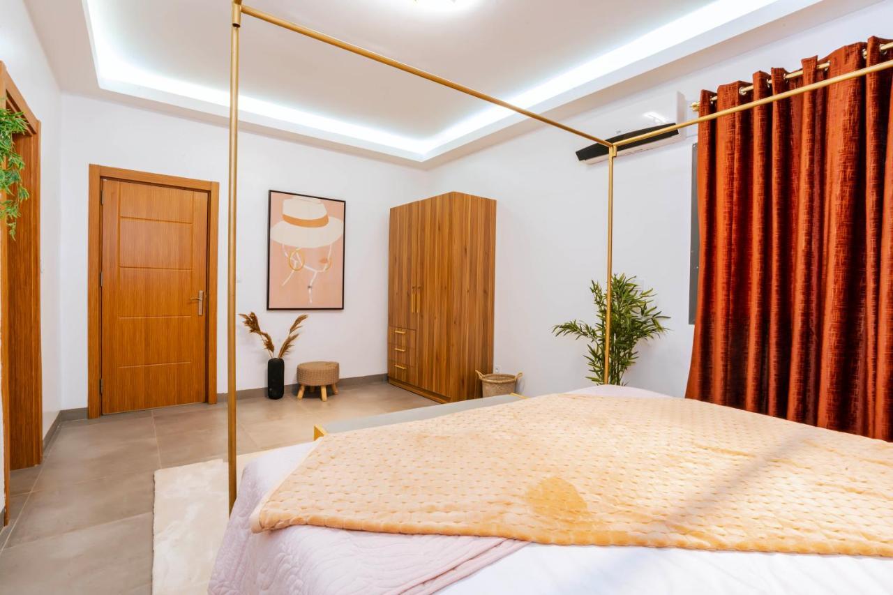 דקר Lighthouse Signature Suites מראה חיצוני תמונה