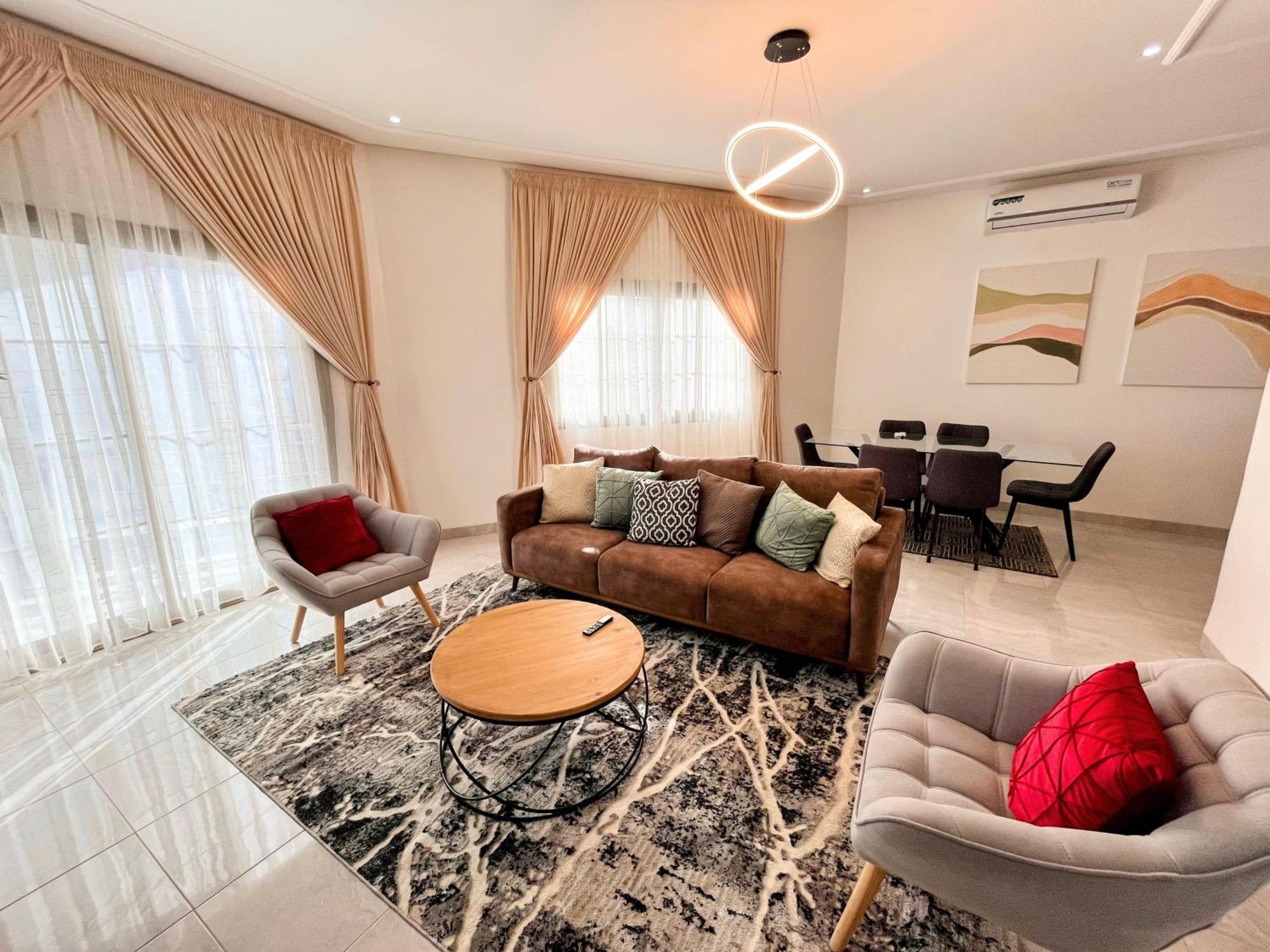 דקר Lighthouse Signature Suites מראה חיצוני תמונה