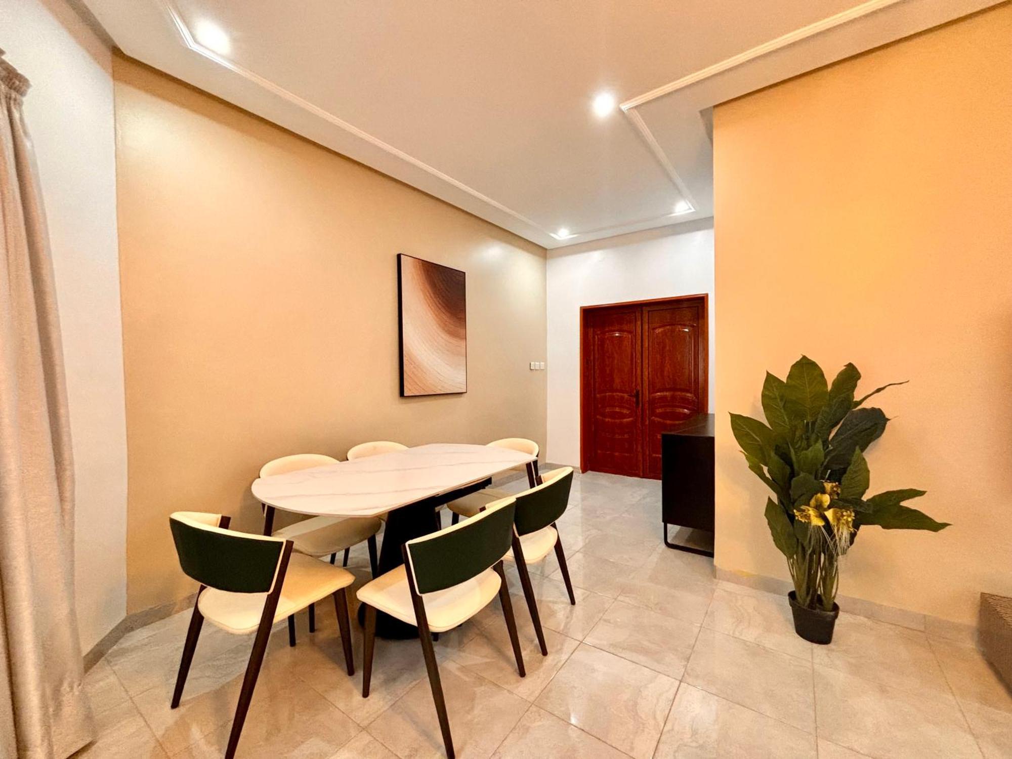 דקר Lighthouse Signature Suites מראה חיצוני תמונה