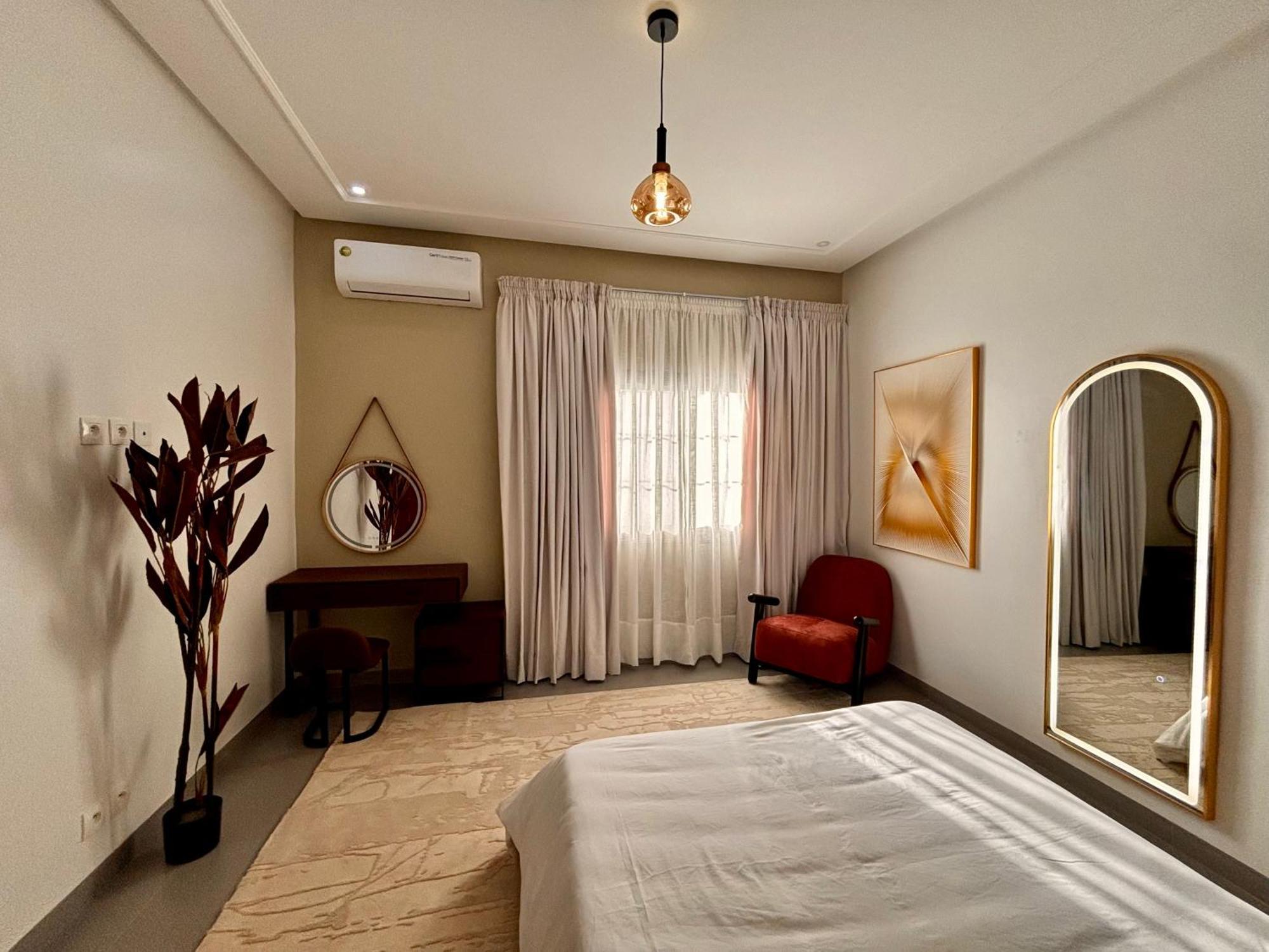 דקר Lighthouse Signature Suites מראה חיצוני תמונה