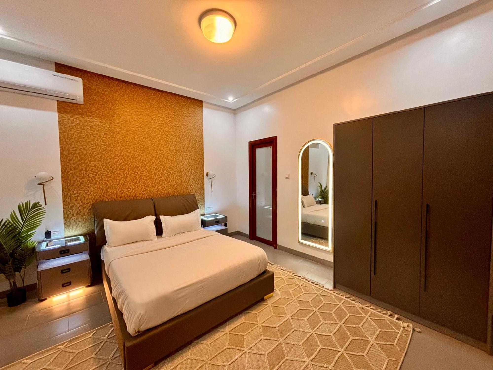 דקר Lighthouse Signature Suites מראה חיצוני תמונה