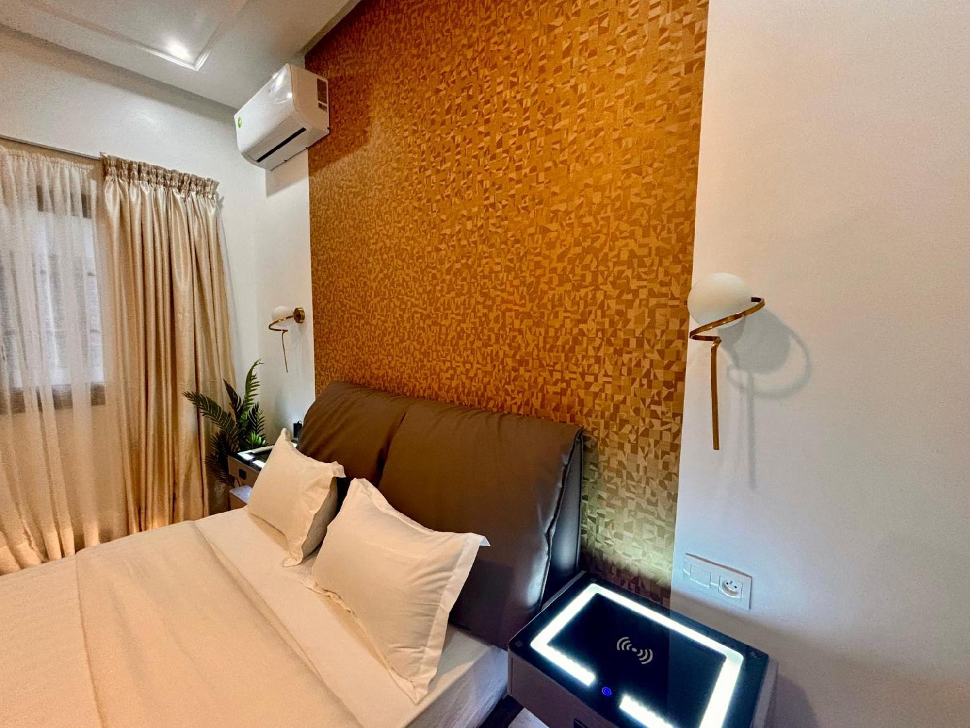 דקר Lighthouse Signature Suites מראה חיצוני תמונה