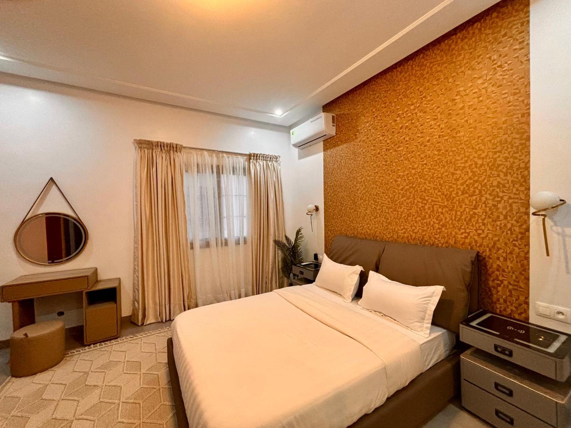 דקר Lighthouse Signature Suites מראה חיצוני תמונה
