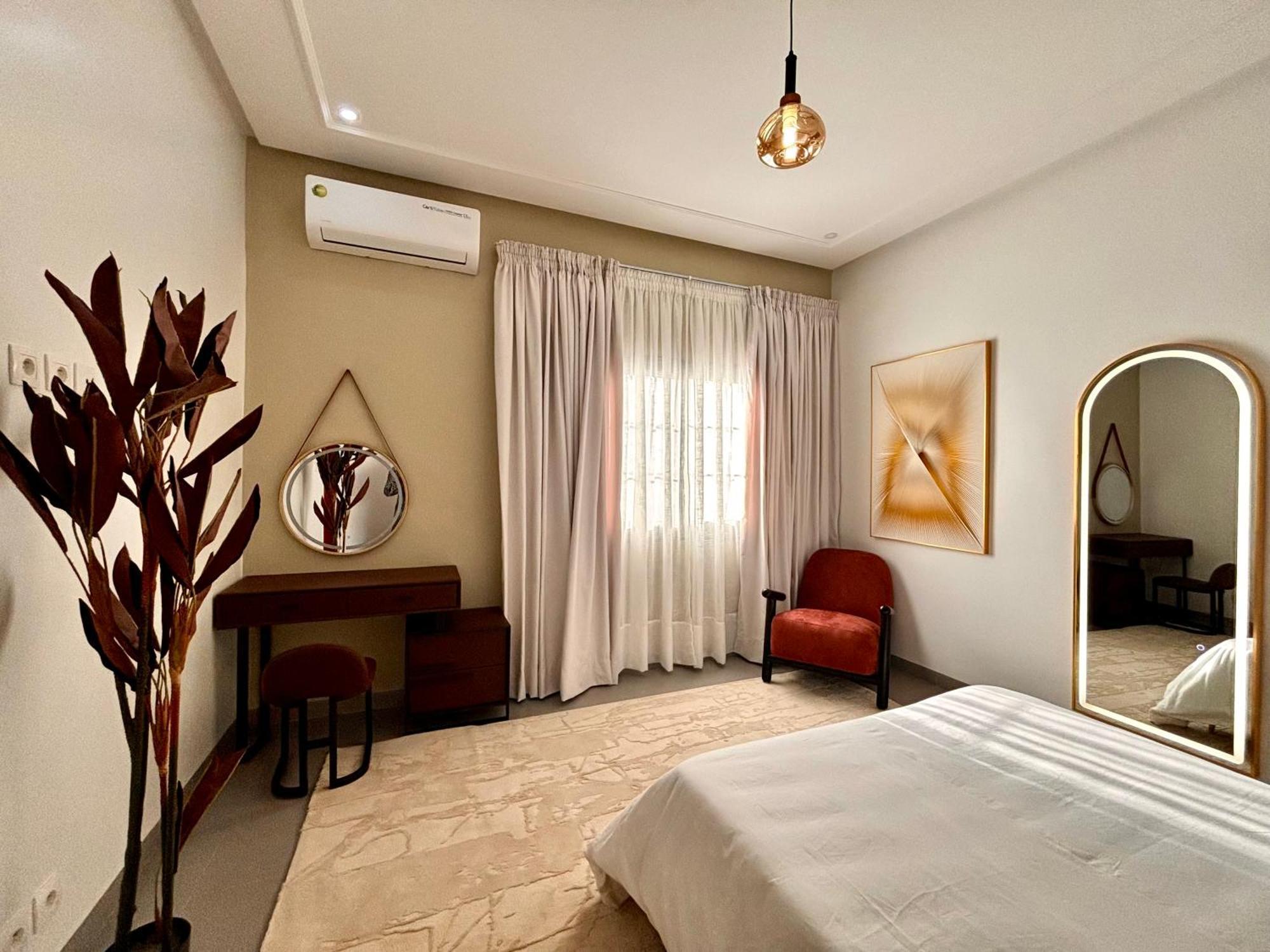 דקר Lighthouse Signature Suites מראה חיצוני תמונה