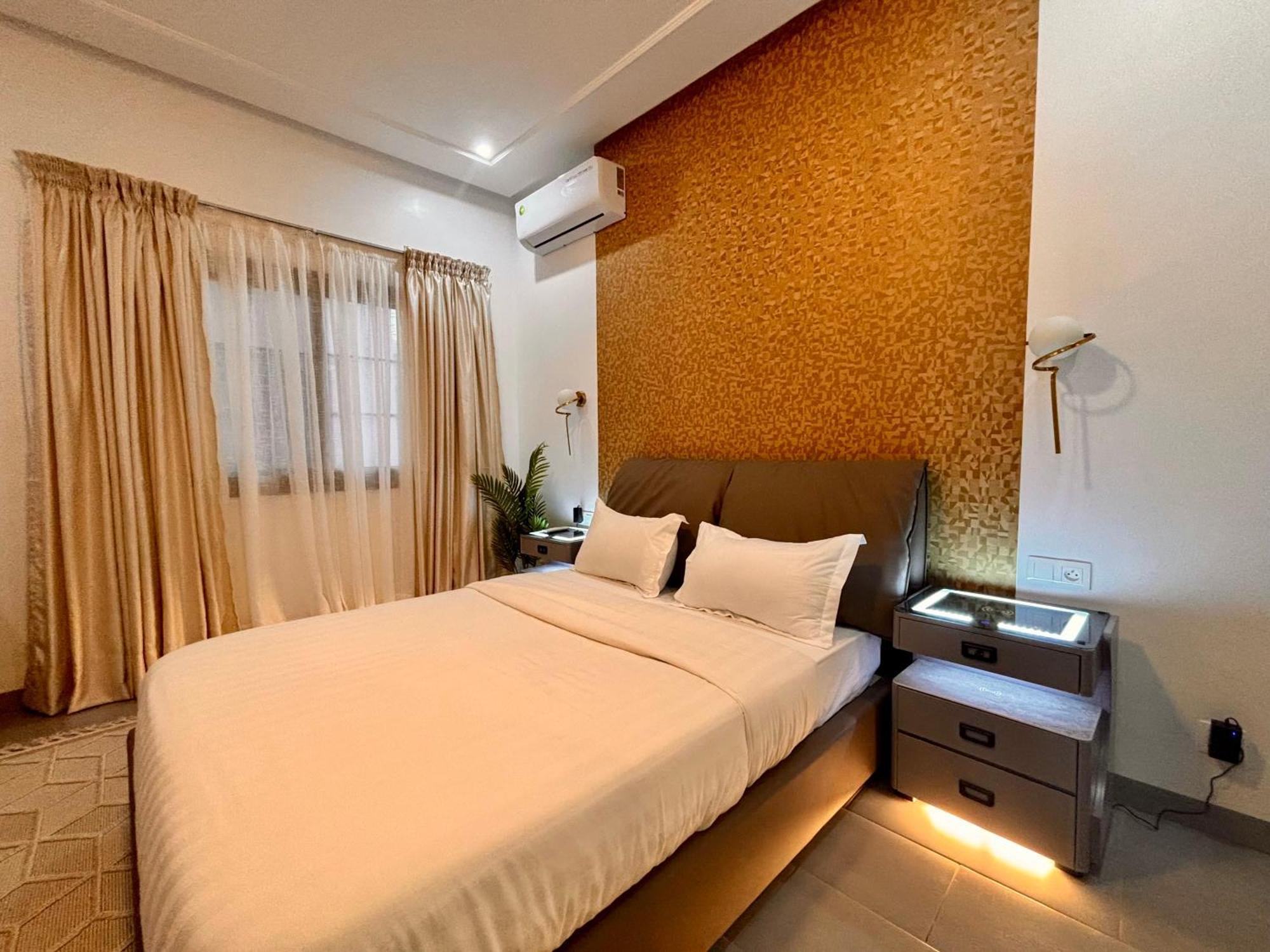דקר Lighthouse Signature Suites מראה חיצוני תמונה