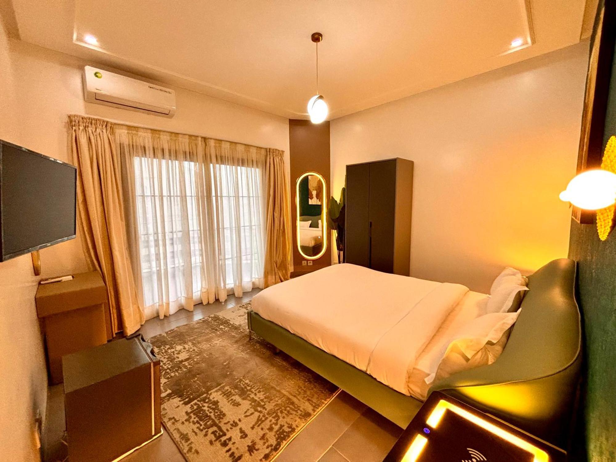 דקר Lighthouse Signature Suites מראה חיצוני תמונה
