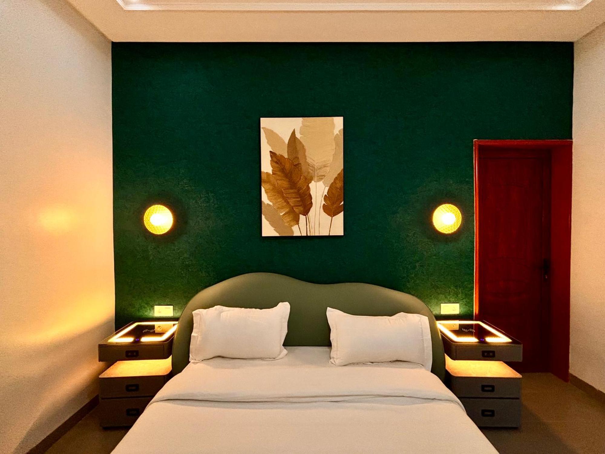 דקר Lighthouse Signature Suites מראה חיצוני תמונה