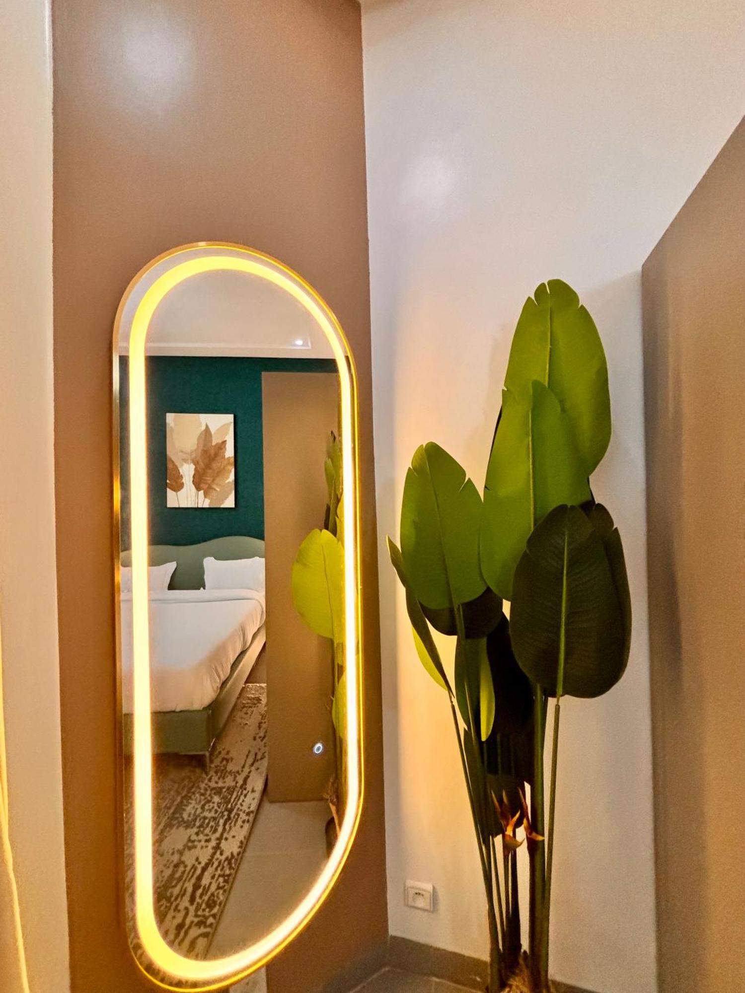 דקר Lighthouse Signature Suites מראה חיצוני תמונה